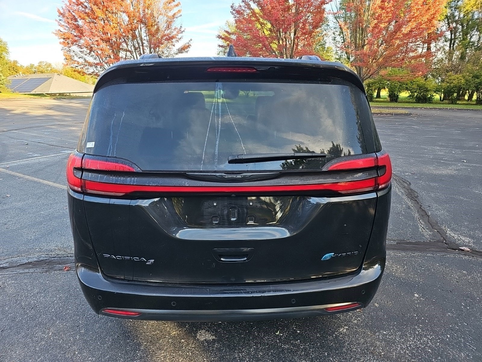 Used 2024 Chrysler Pacifica Premium FWD image 5