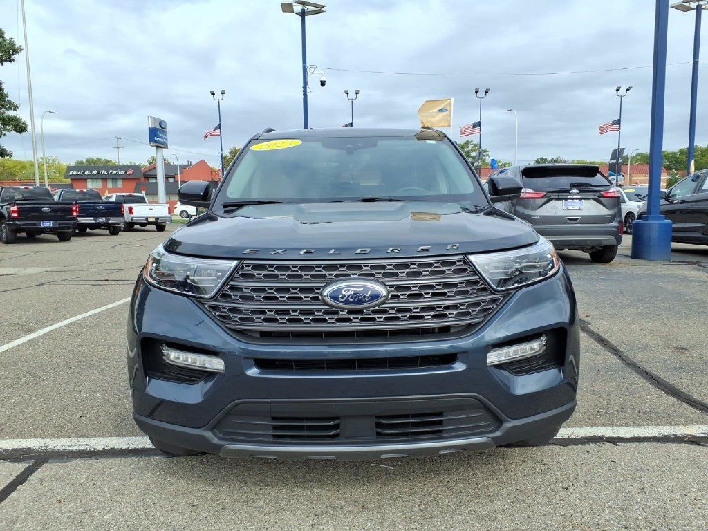 Certified 2023 Ford Explorer XLT w/ Equipment Group 202A AWD/4WD image 3