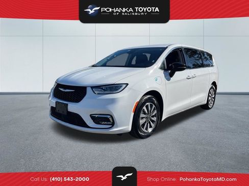 Used 2024 Chrysler Pacifica Select image 1