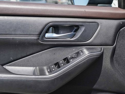 Used 2023 Nissan Rogue SV w/ SV Premium B Package FWD image 16
