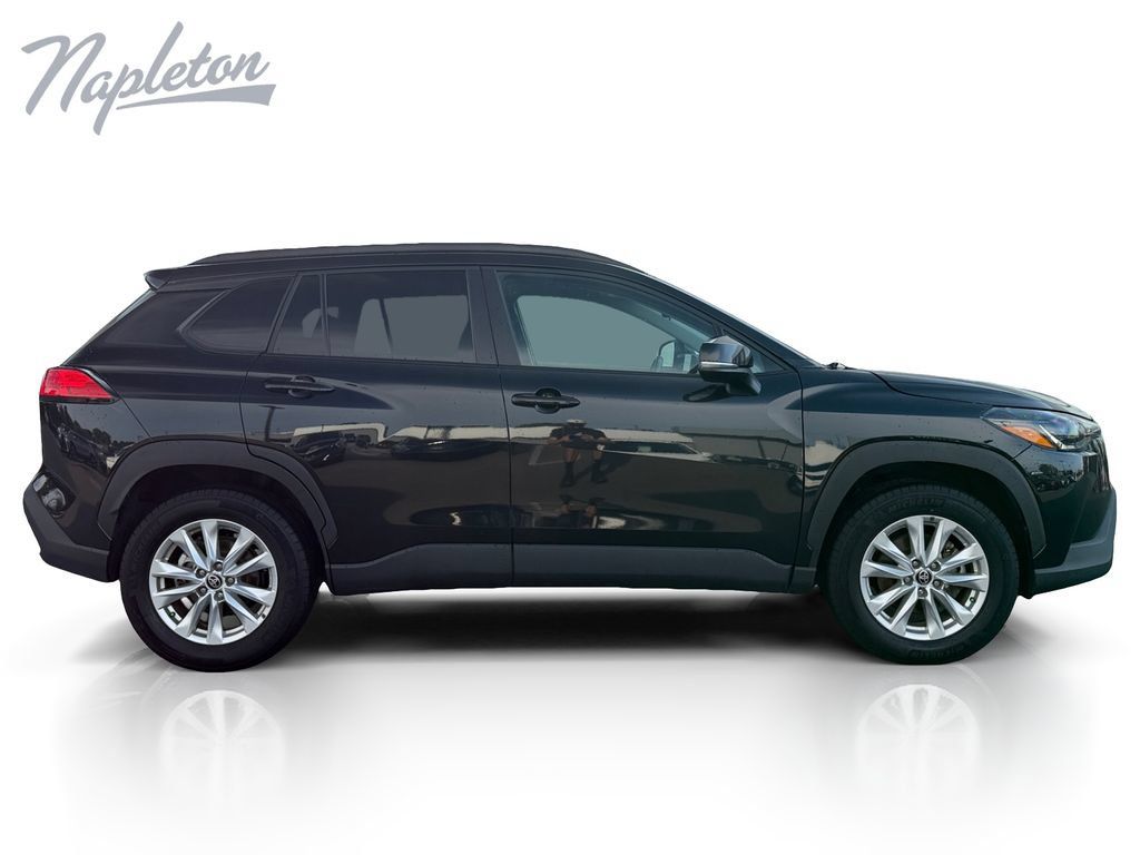 Used 2025 Toyota Corolla Cross LE FWD image 7