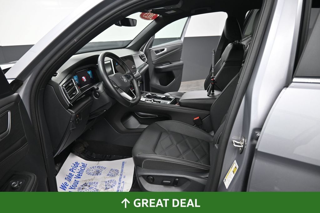 Used 2025 Volkswagen Atlas Cross Sport SE FWD image 35