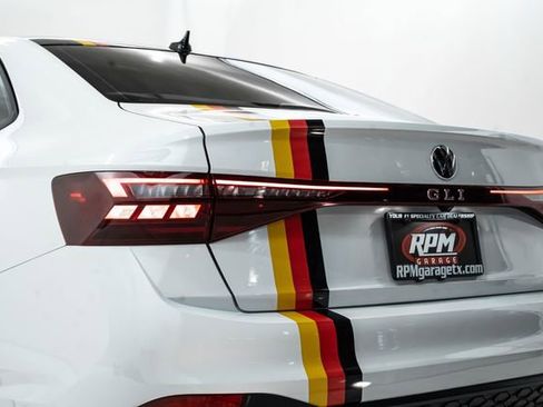 Used 2025 Volkswagen Jetta GLI Autobahn image 9
