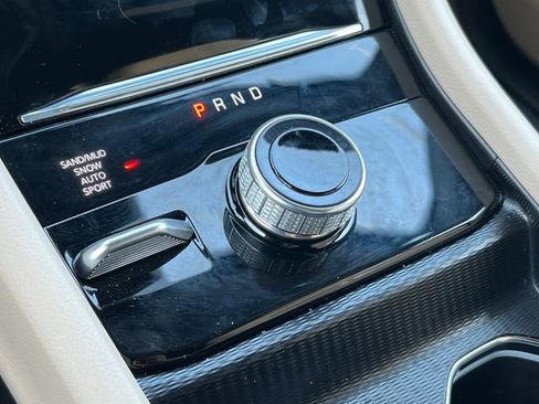 Used 2024 Jeep Grand Cherokee Limited w/ Luxury Tech Group II image 31