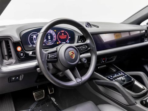 Used 2024 Porsche Cayenne S image 2