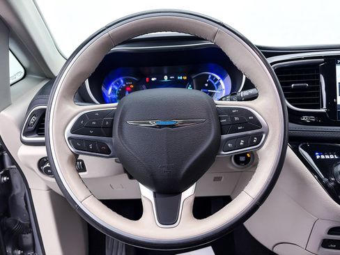 Used 2020 Chrysler Pacifica Limited w/ Advanced Safetytec Group FWD image 33