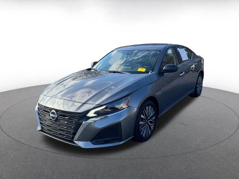 Used 2025 Nissan Altima 2.5 SV image 4