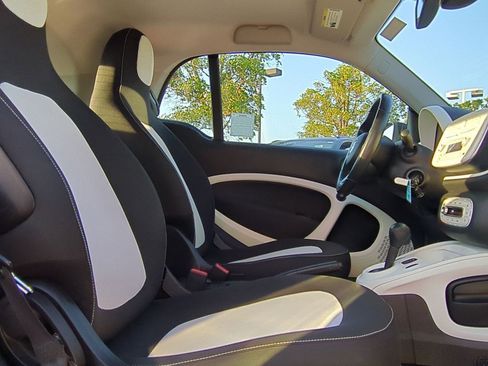 Used 2018 smart fortwo electric drive image 24