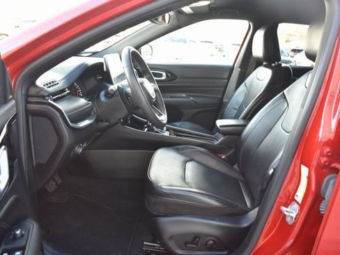 Used 2023 Jeep Compass Limited image 13