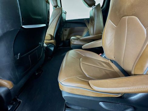 Used 2020 Chrysler Pacifica Limited FWD image 29