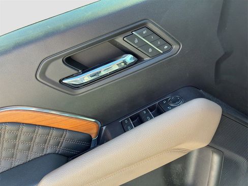 Used 2024 GMC Canyon Denali image 10