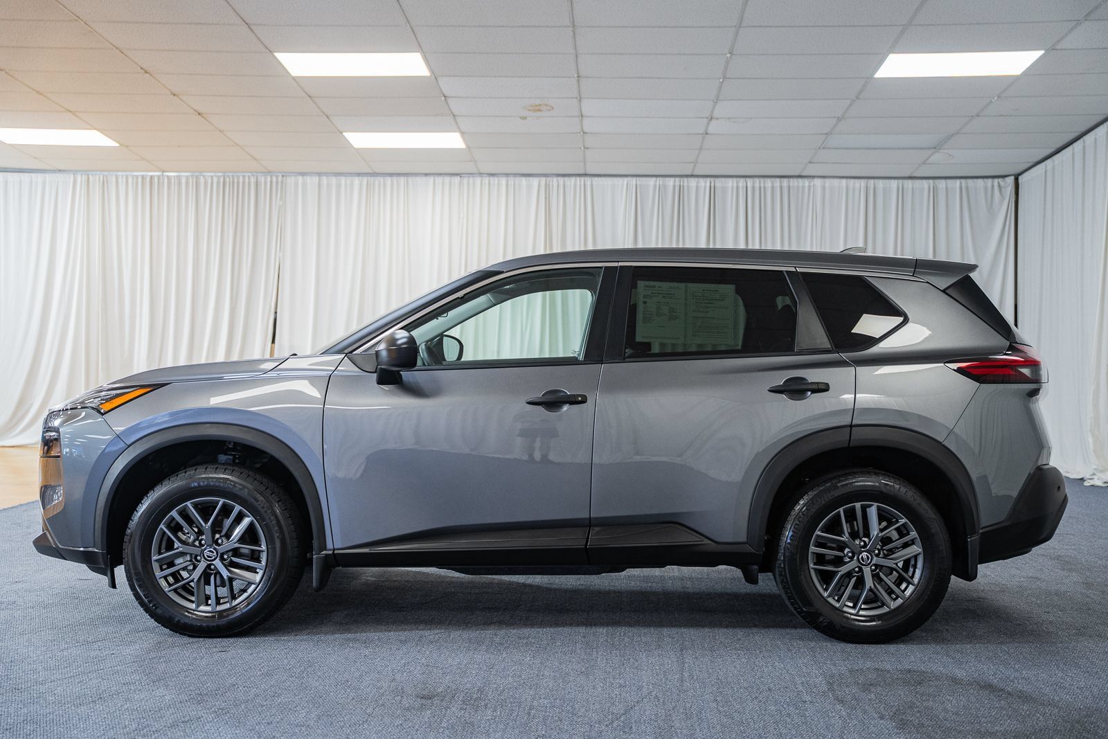 Used 2021 Nissan Rogue S FWD image 4