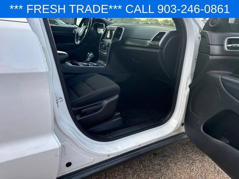 Used 2019 Jeep Grand Cherokee Laredo RWD image 15