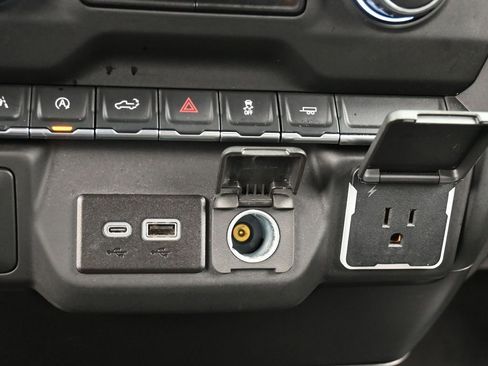 Used 2024 Chevrolet Silverado 1500 Custom image 26