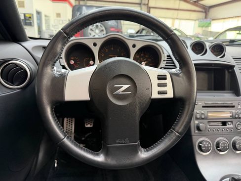 Used 2004 Nissan 350Z Touring RWD image 19