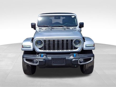 Used 2024 Jeep Wrangler Unlimited Sahara w/ Technology Group AWD/4WD image 2