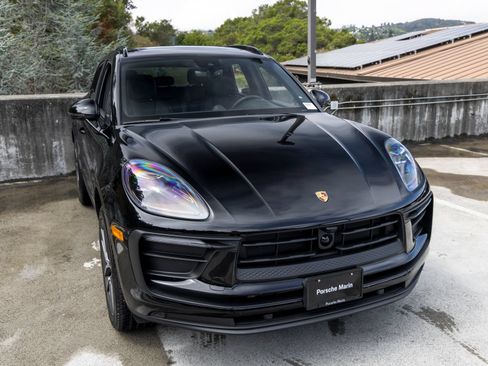 Certified 2026 Porsche Macan AWD/4WD image 15