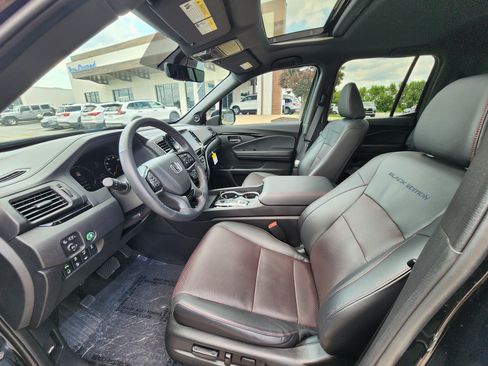 Certified 2025 Honda Ridgeline Black Edition image 19