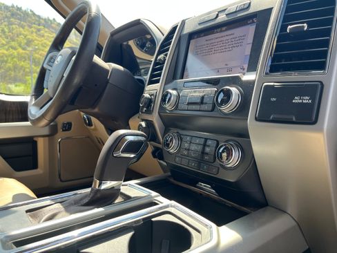 Certified 2019 Ford F150 Lariat w/ Equipment Group 502A Luxury image 14