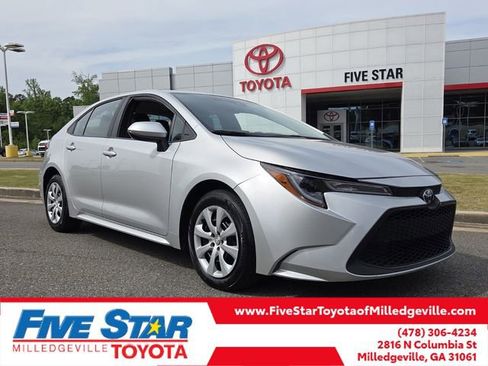 Used 2022 Toyota Corolla LE FWD image 1