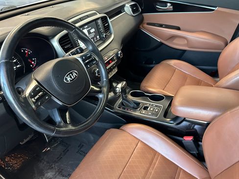 Used 2019 Kia Sorento SX image 10