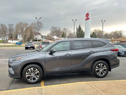 Used 2023 Toyota Highlander XLE image 6