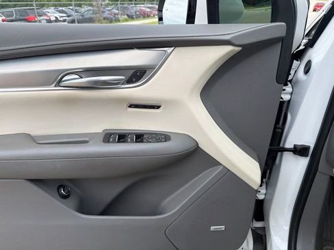 Used 2021 Cadillac XT5 Premium Luxury FWD image 10