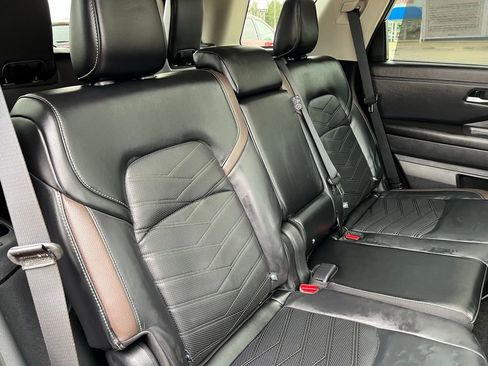 Used 2025 Nissan Pathfinder Platinum w/ Lighting Package (N92) image 20