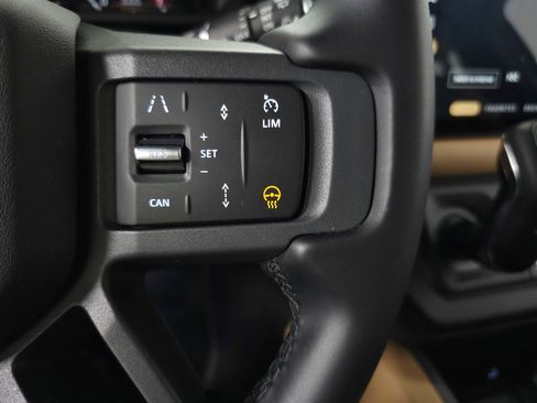 Certified 2025 Land Rover Defender 130 X-Dynamic SE AWD/4WD image 22