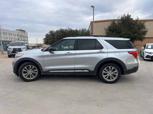 Used 2020 Ford Explorer XLT w/ Equipment Group 202A image 6