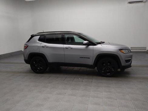 Used 2018 Jeep Compass Latitude FWD image 11