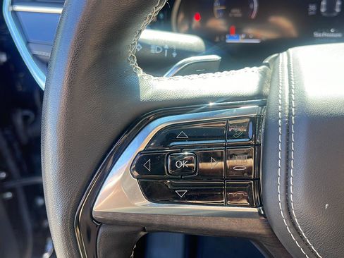 Used 2023 Jeep Grand Cherokee Overland w/ Adv Protech Group III image 15