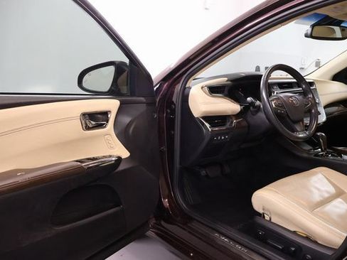 Used 2013 Toyota Avalon Limited w/ Technology Pkg FWD image 8