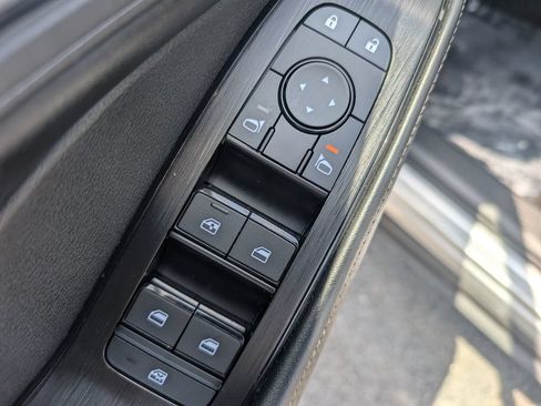 Used 2024 Nissan Rogue SV AWD/4WD image 16