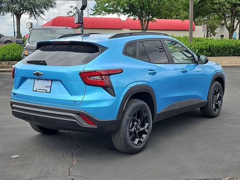 New 2026 Chevrolet Trax LT w/ Midnight Edition FWD image 6