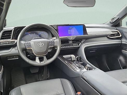 Used 2024 Toyota Crown Platinum AWD/4WD image 16