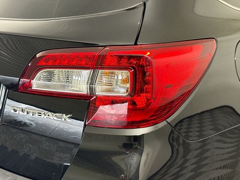 Used 2018 Subaru Outback 2.5i Touring AWD/4WD image 34