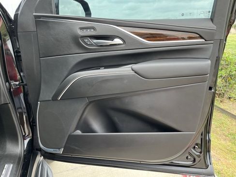 Used 2023 Cadillac Escalade ESV Premium Luxury image 33