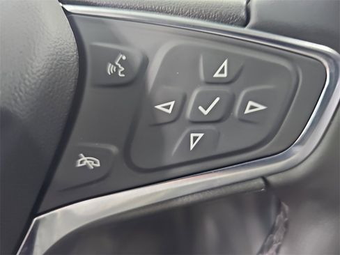 Used 2023 Chevrolet Equinox LT image 25