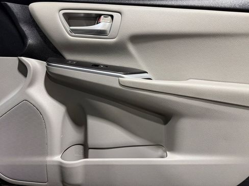 Used 2015 Toyota Camry LE image 12