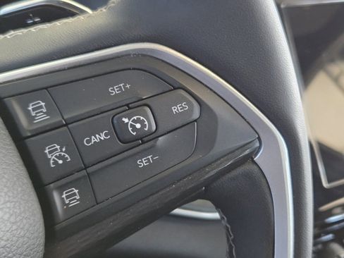 Used 2023 Jeep Grand Cherokee L Laredo image 35