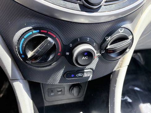 Used 2016 Hyundai Accent SE FWD image 15