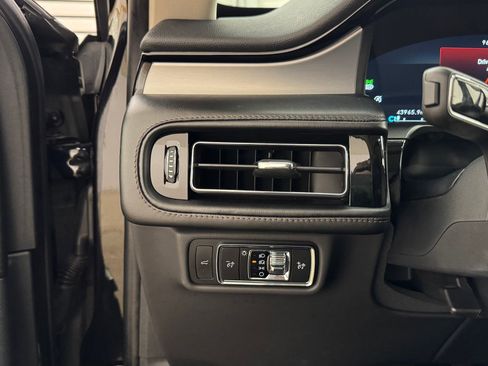 Used 2024 Lincoln Aviator AWD image 30