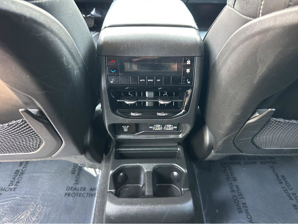 Used 2023 Jeep Grand Cherokee L Limited RWD image 17