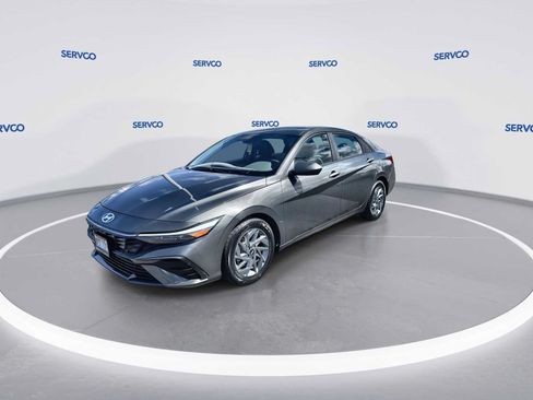 Used 2024 Hyundai Elantra SEL FWD image 4