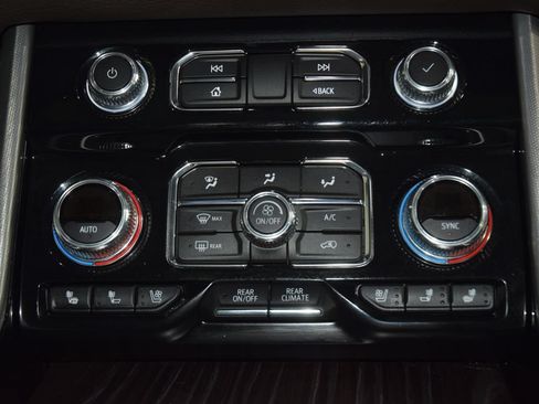 Used 2024 GMC Yukon XL Denali AWD/4WD image 34