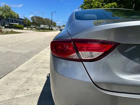 Used 2015 Chrysler 200 Limited FWD image 15