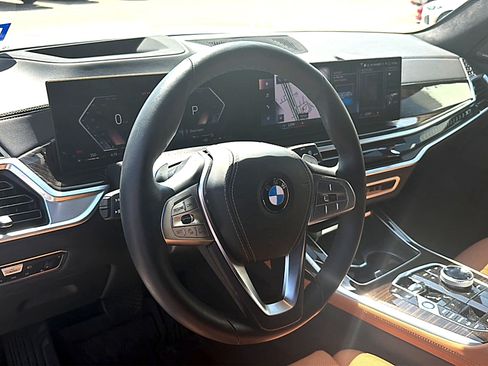 Used 2023 BMW X7 xDrive40i w/ Premium Package AWD/4WD image 8