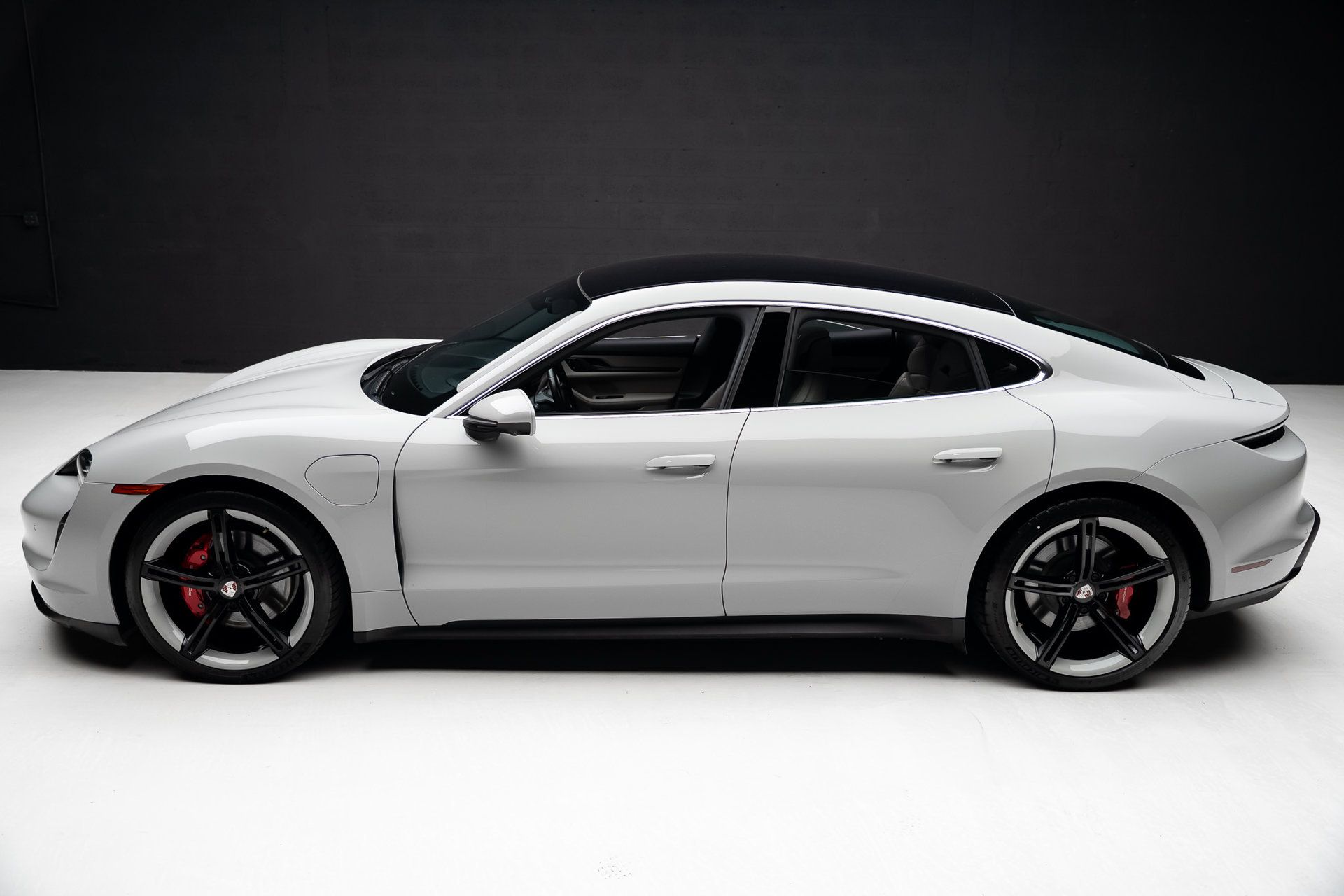 Used 2022 Porsche Taycan 4S AWD/4WD image 16