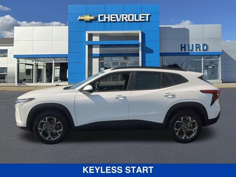 New 2026 Chevrolet Trax LT w/ Driver Confidence Package FWD image 8